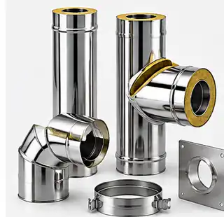 Elementi canna fumaria inox doppia parete coibentata con sezione che mostra il tubo interno, isolamento e involucro esterno.